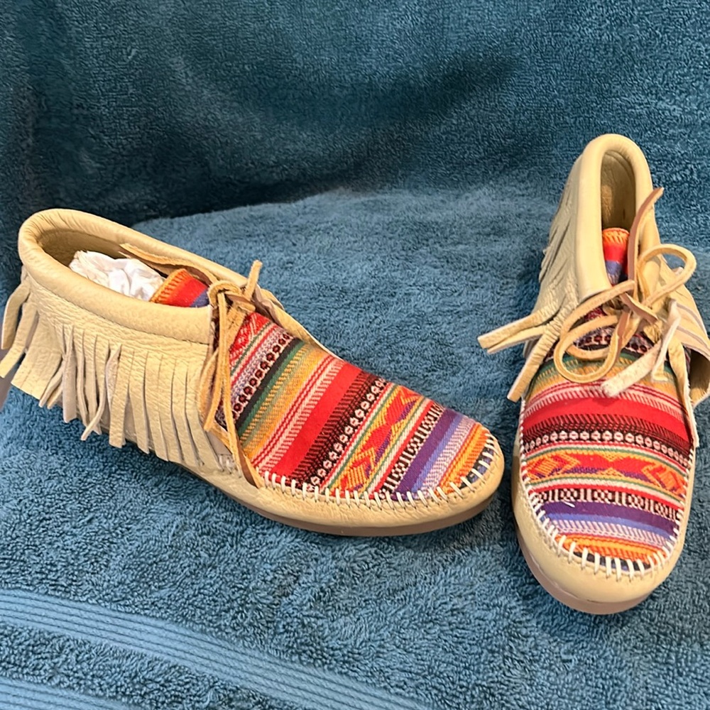 Brand new Minnie Onka moccasins